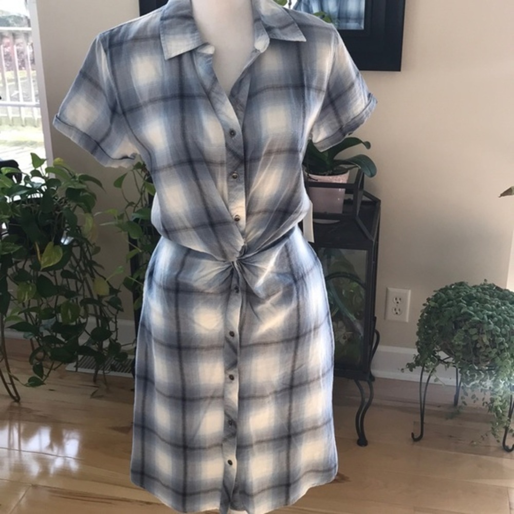 Vanilla star front twist tie button down plaid NWT